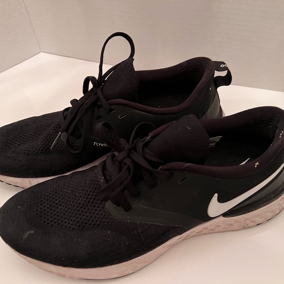 Nike men’s Odyssey Flyknit Running Shoes - Picture 3 of 5